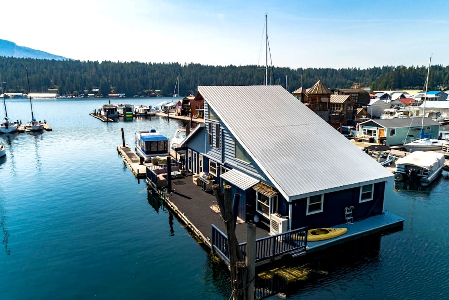 Unique Floating Home on Lake Pend O'reille near Coeur d’Alene, Perfect for a Weekend on the Water