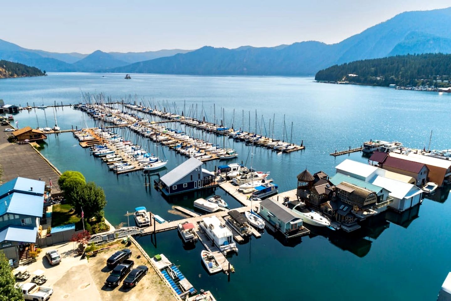 Unique Floating Home on Lake Pend O'reille near Coeur d’Alene, Perfect for a Weekend on the Water