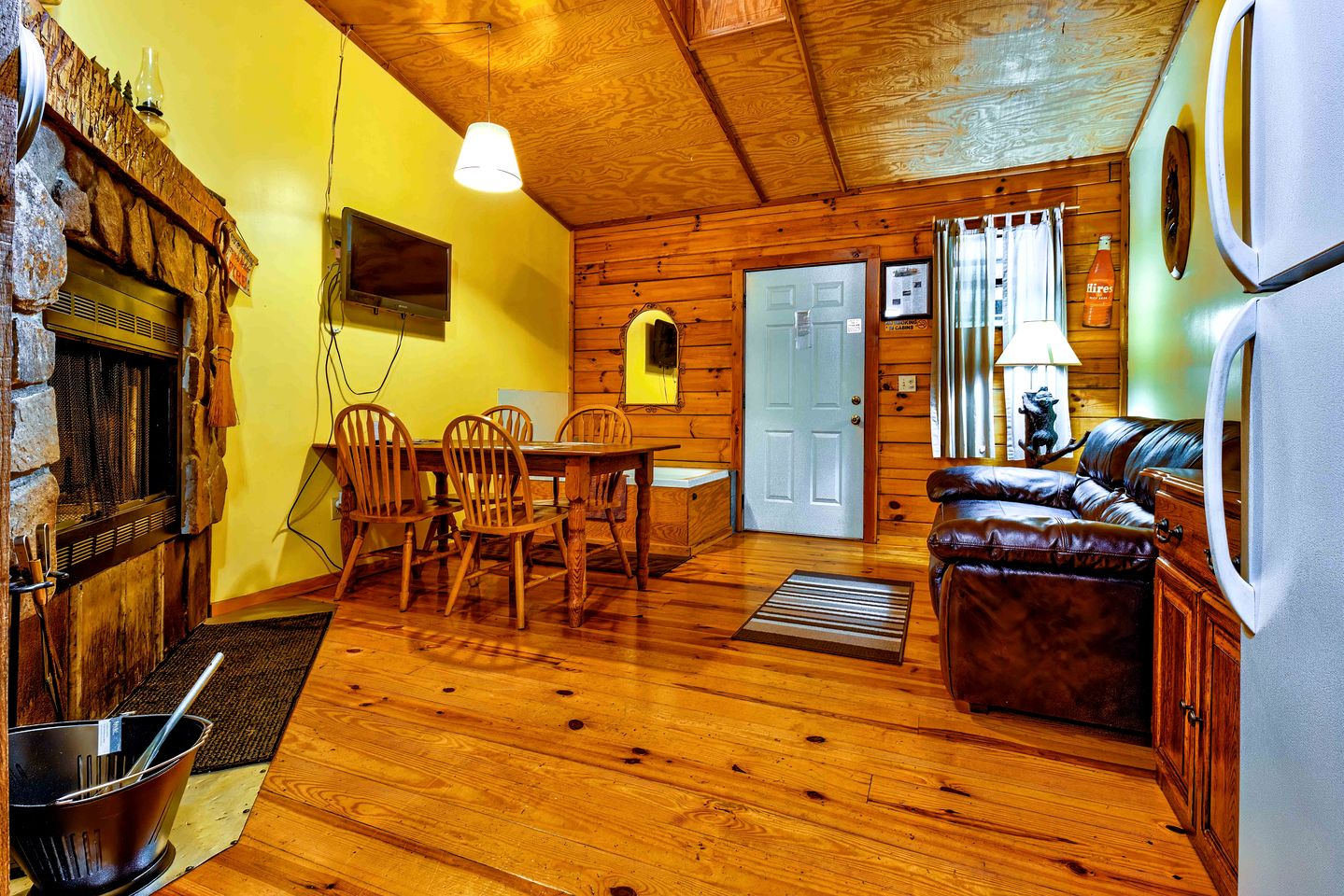 Cozy Creekside Cabin Rental near Cherokee, North Carolina