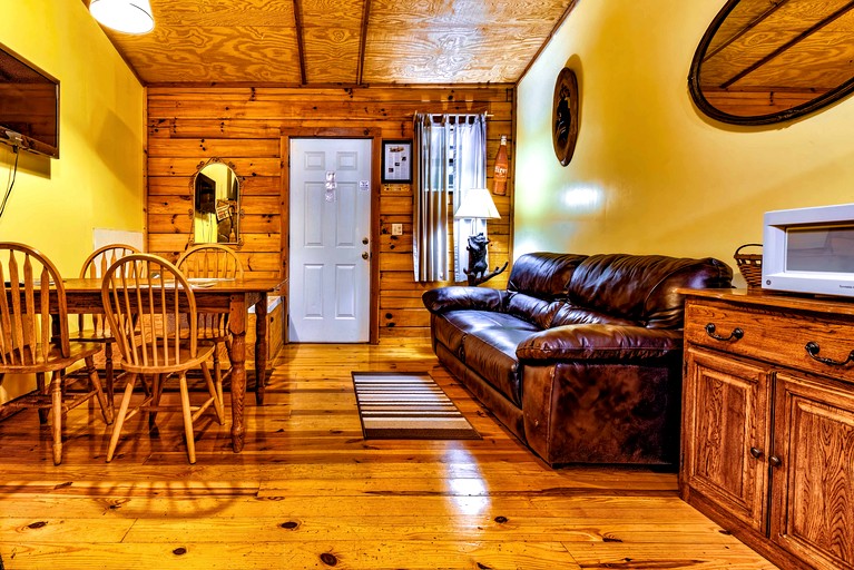 Cozy Creekside Cabin Rental near Cherokee, North Carolina | Cabins (Cherokee, North Carolina, United States of America)