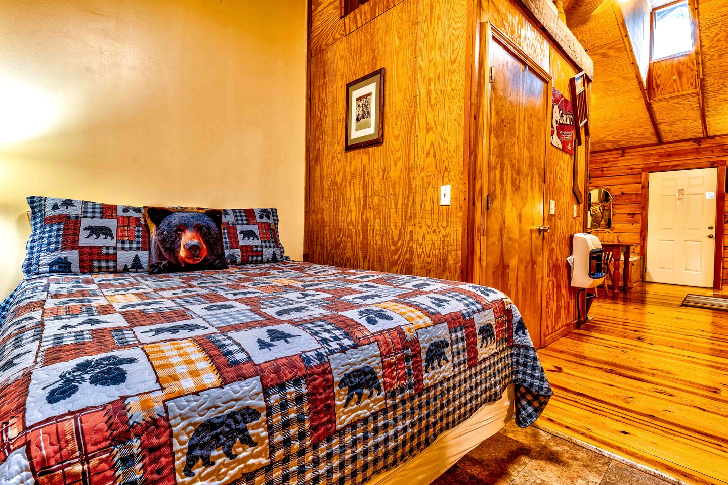 Cozy Creekside Cabin Rental near Cherokee, North Carolina