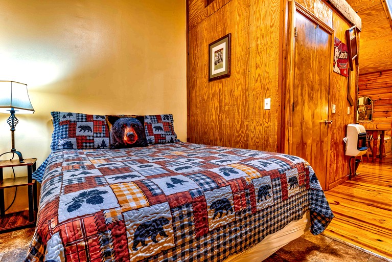 Cozy Creekside Cabin Rental near Cherokee, North Carolina | Cabins (Cherokee, North Carolina, United States of America)