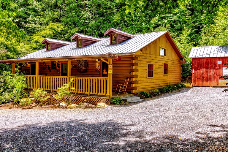 Cozy Creekside Cabin Rental near Cherokee, North Carolina | Cabins (Cherokee, North Carolina, United States of America)