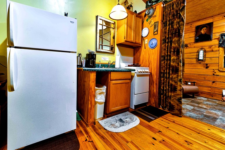 Cozy Creekside Cabin Rental near Cherokee, North Carolina | Cabins (Cherokee, North Carolina, United States of America)