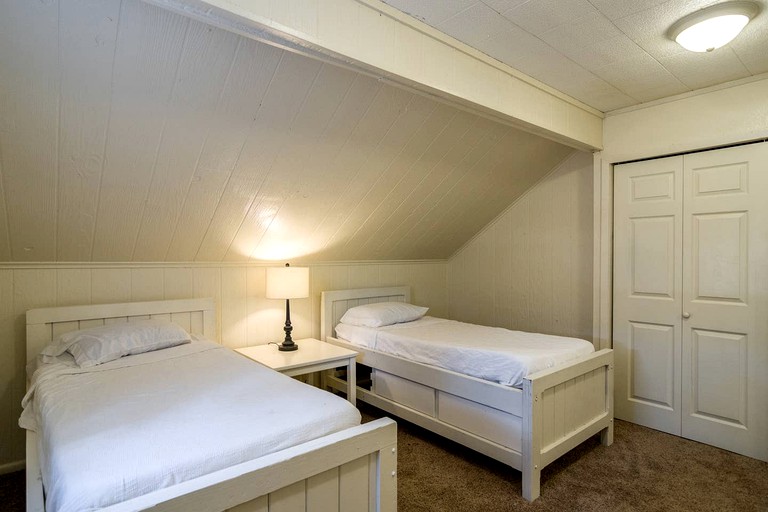 Cabins (Nacogdoches, Texas, United States)