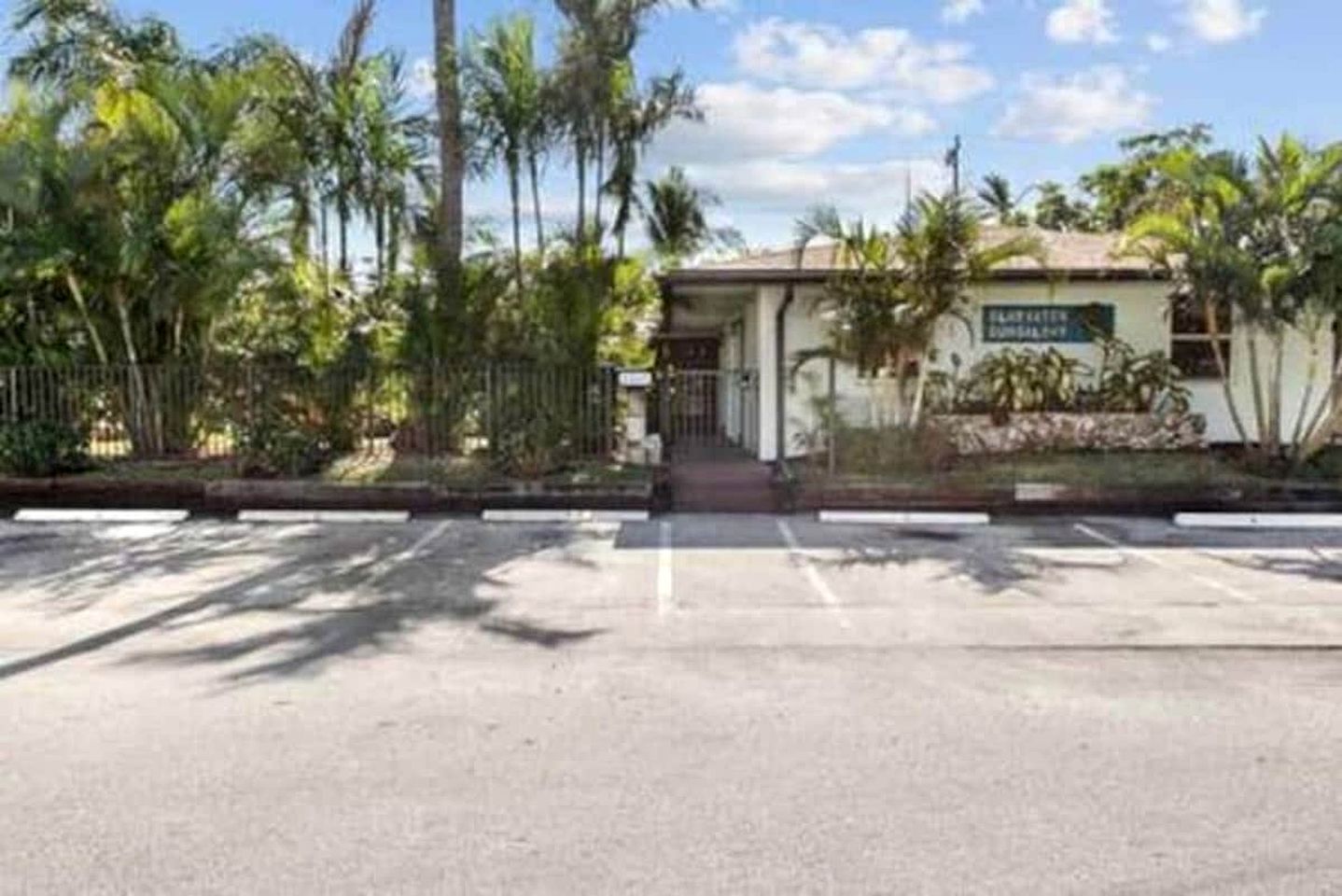 Charming Coastal Retreat with Private Courtyard Near Beach & Dining in West Palm Beach, Florida