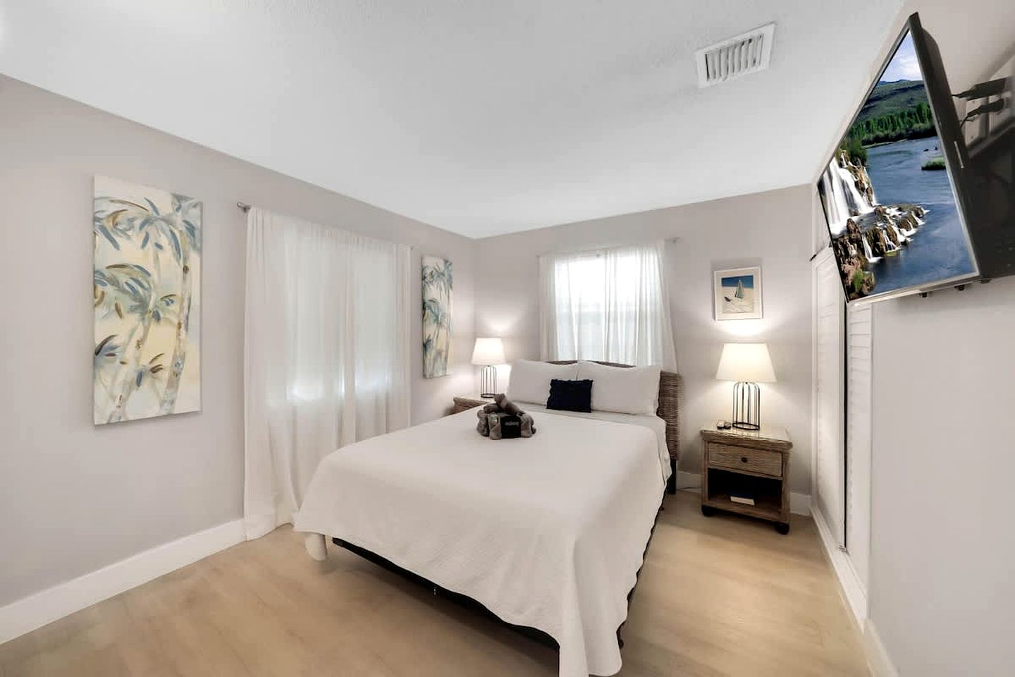 Charming Coastal Retreat with Private Courtyard Near Beach & Dining in West Palm Beach, Florida