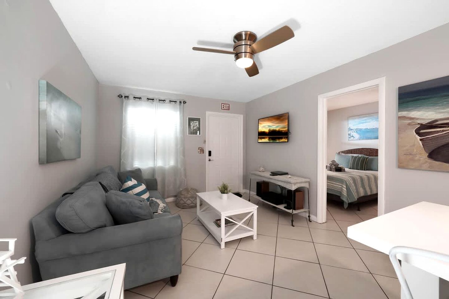 Cozy Beachside Bungalow with Shared Courtyard Near Singer Island Beach, West Palm Beach Florida