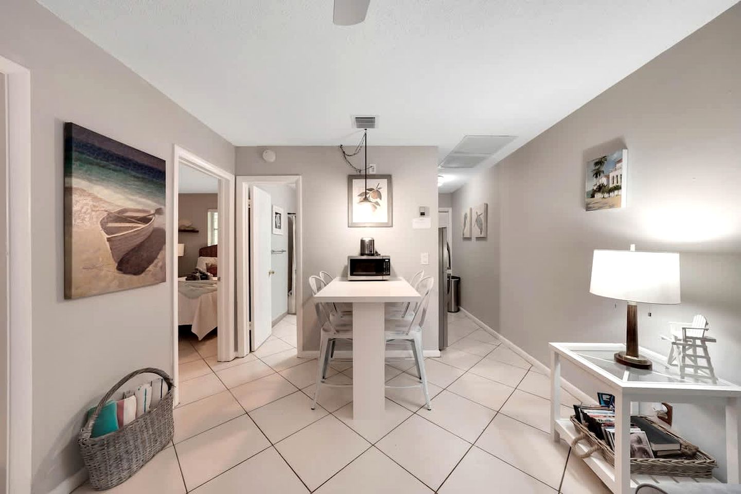 Cozy Beachside Bungalow with Shared Courtyard Near Singer Island Beach, West Palm Beach Florida