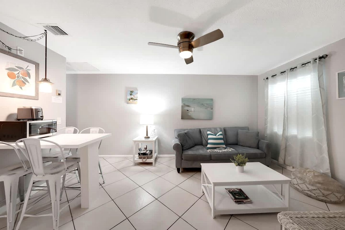 Cozy Beachside Bungalow with Shared Courtyard Near Singer Island Beach, West Palm Beach Florida