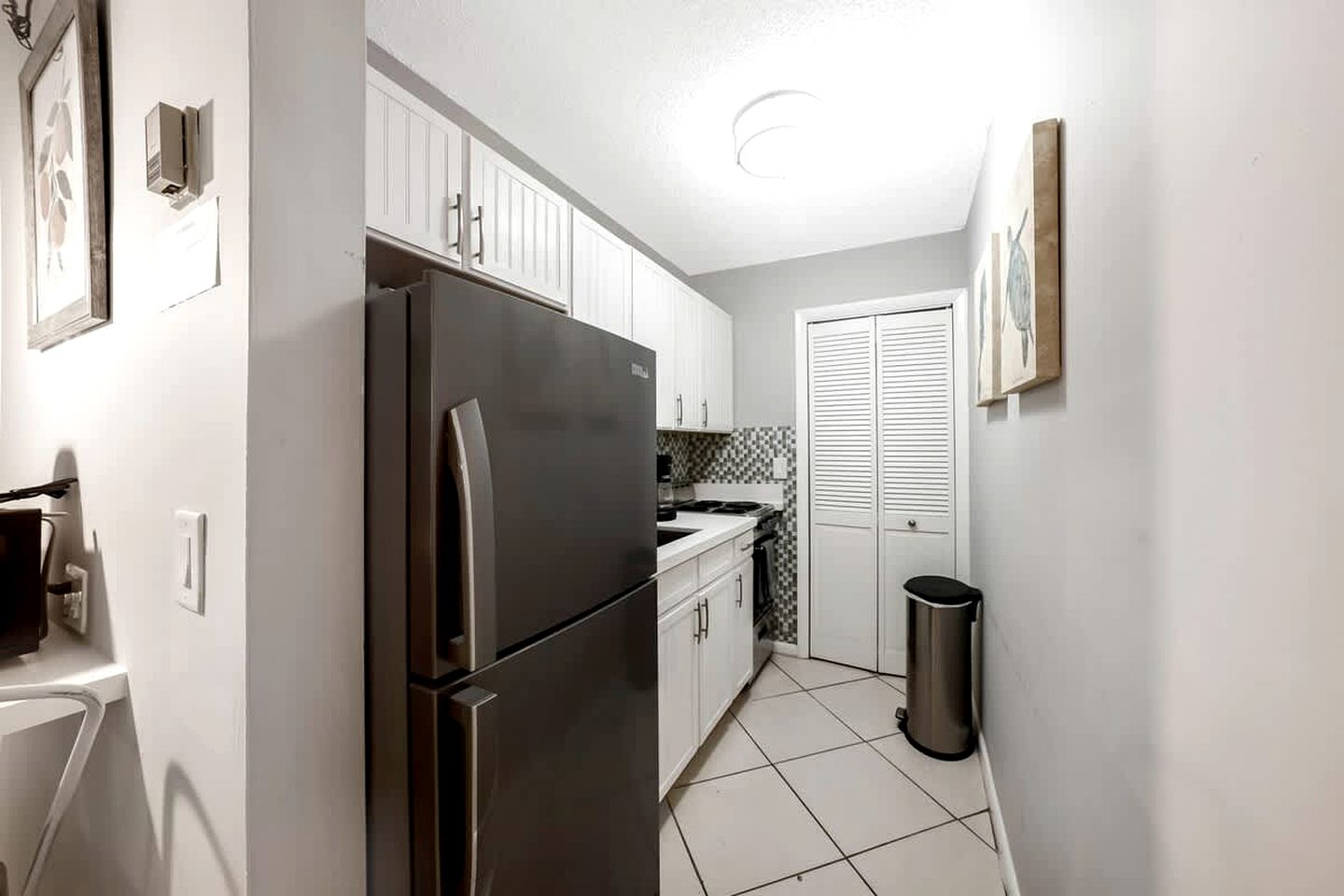 Cozy Beachside Bungalow with Shared Courtyard Near Singer Island Beach, West Palm Beach Florida