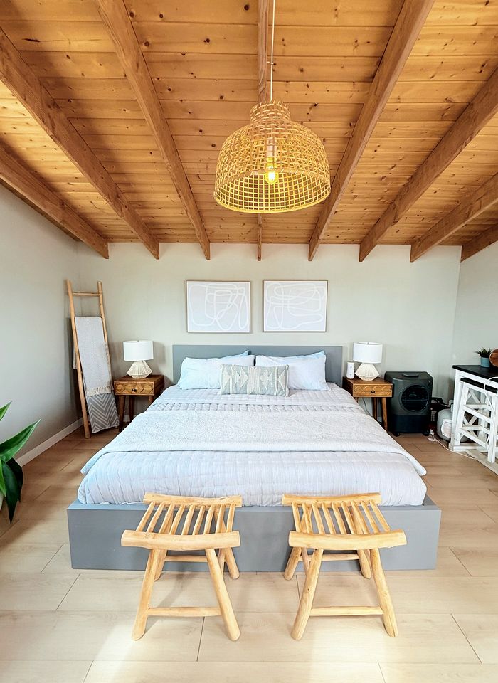 Beautiful Tiny House on Yuba Lake for a Romantic Glamping Escape on the Beach with Incredible Views in Utah