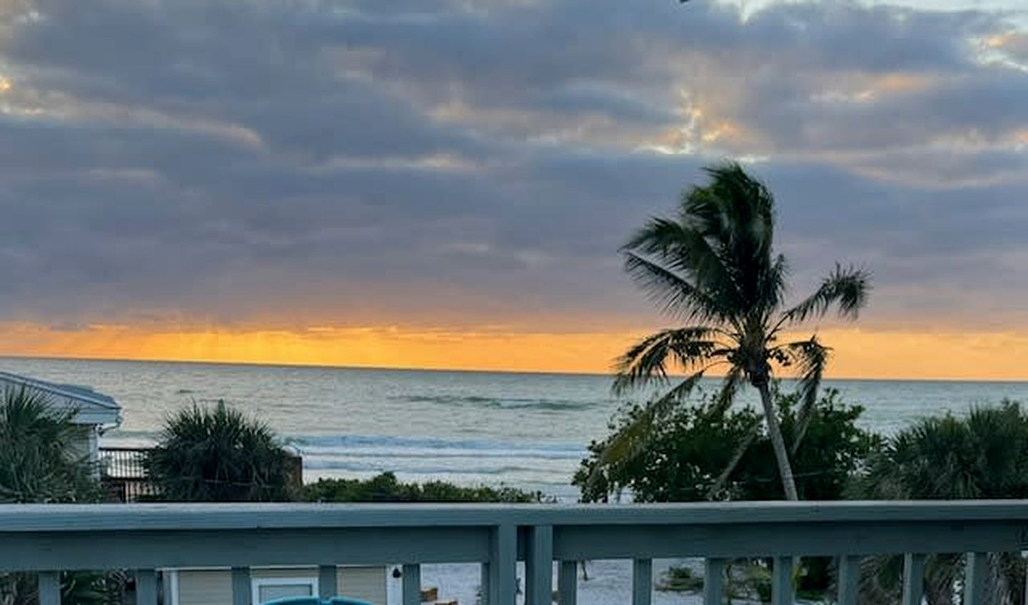 Cozy Cottage Overlooking the Beach and Gulf of Mexico for a Relaxing Getaway on Little Gasparilla Island, Florida