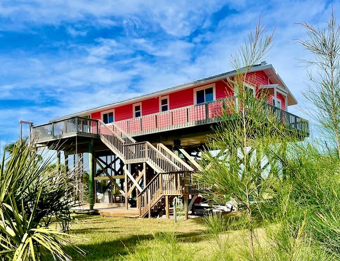 Cozy Cottage Overlooking the Beach and Gulf of Mexico for a Relaxing Getaway on Little Gasparilla Island, Florida