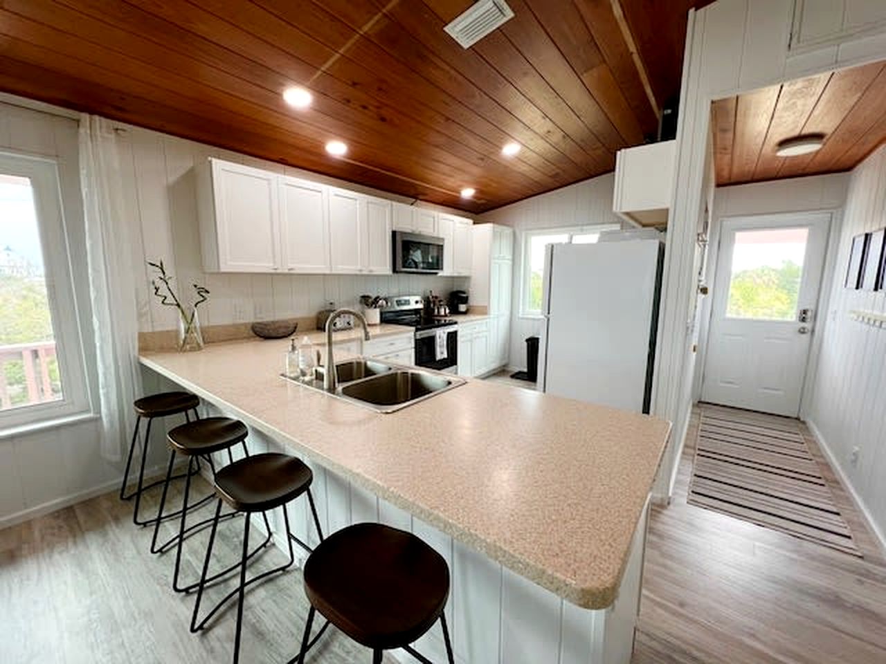Cozy Cottage Overlooking the Beach and Gulf of Mexico for a Relaxing Getaway on Little Gasparilla Island, Florida
