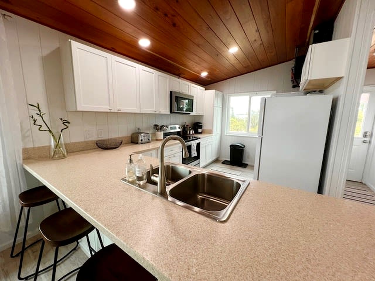Cozy Cottage Overlooking the Beach and Gulf of Mexico for a Relaxing Getaway on Little Gasparilla Island, Florida