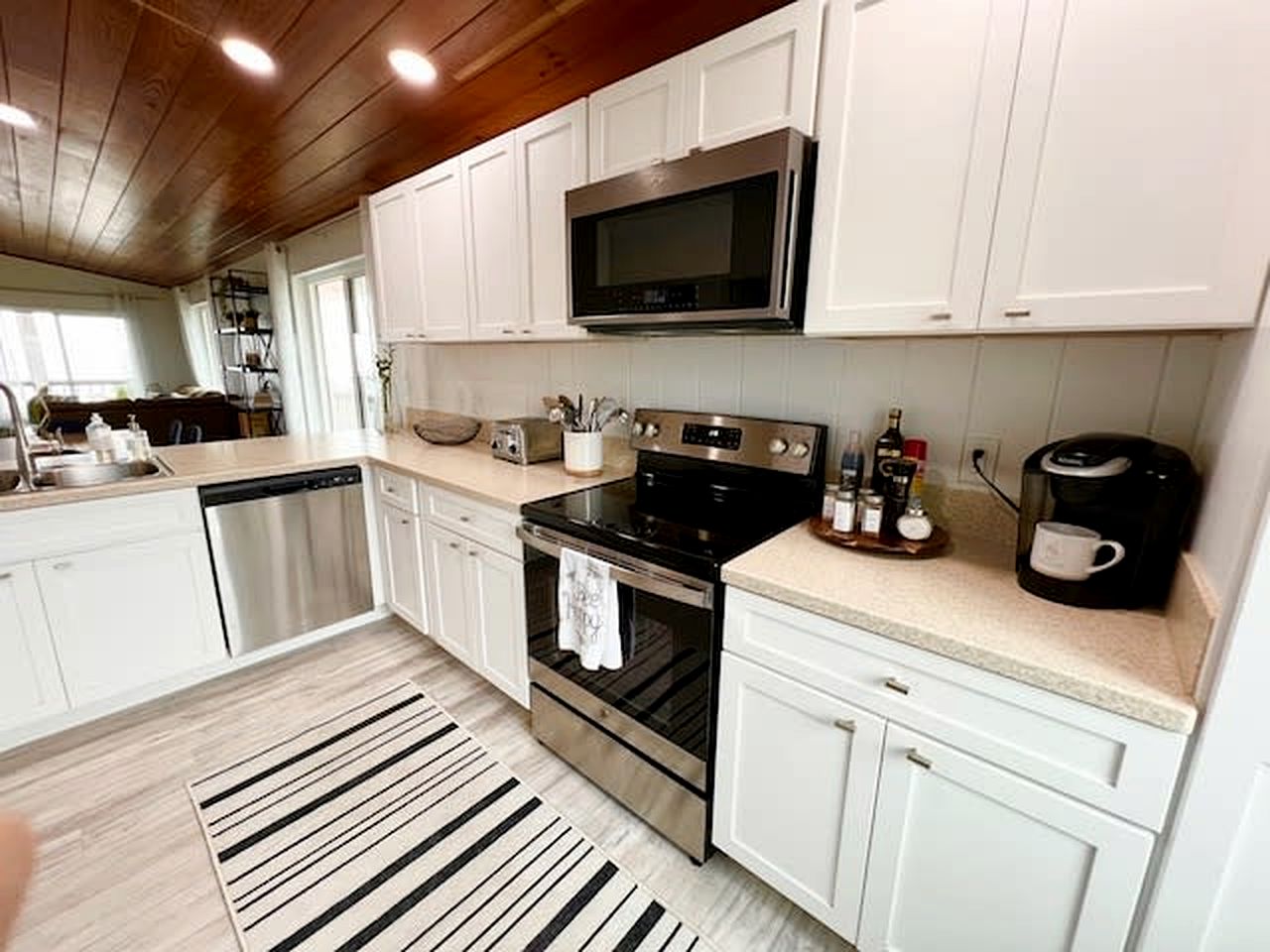 Cozy Cottage Overlooking the Beach and Gulf of Mexico for a Relaxing Getaway on Little Gasparilla Island, Florida