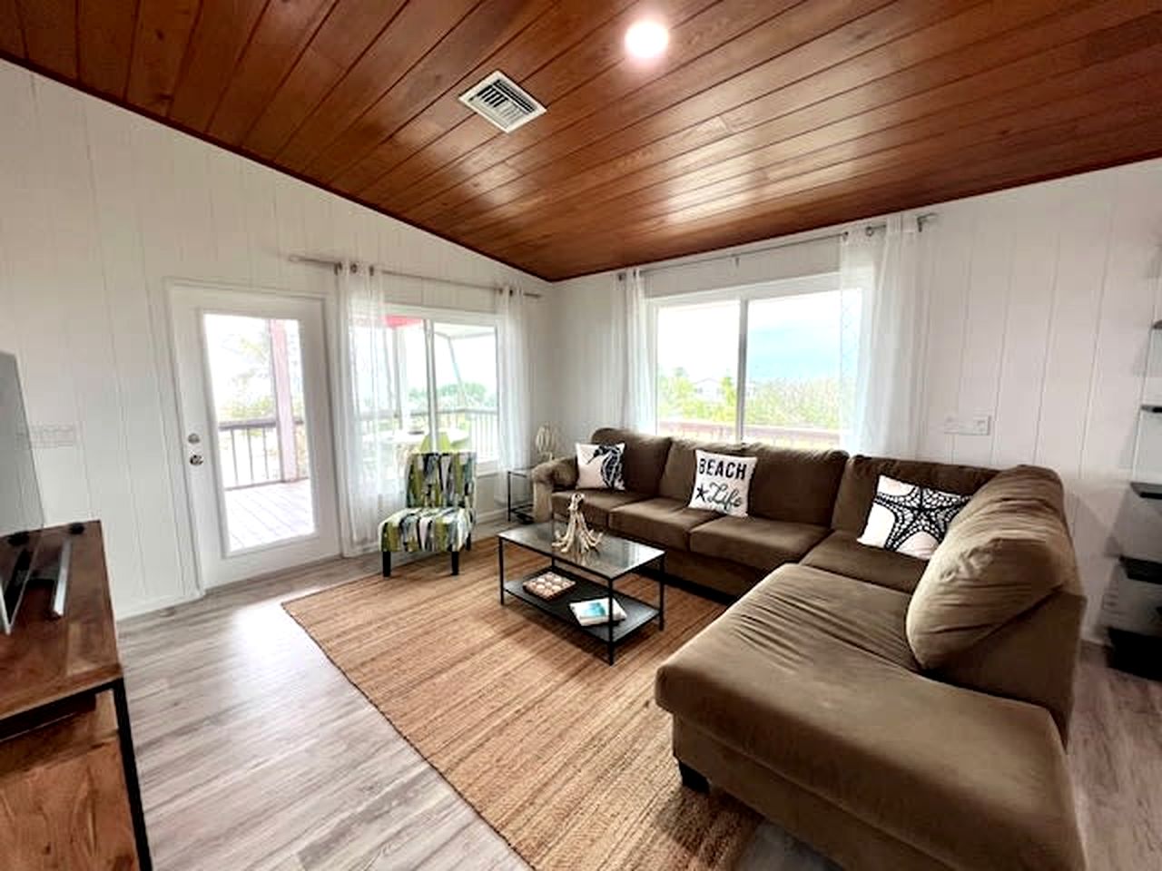 Cozy Cottage Overlooking the Beach and Gulf of Mexico for a Relaxing Getaway on Little Gasparilla Island, Florida