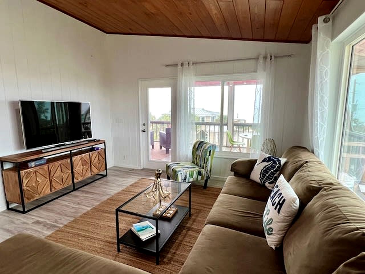 Cozy Cottage Overlooking the Beach and Gulf of Mexico for a Relaxing Getaway on Little Gasparilla Island, Florida