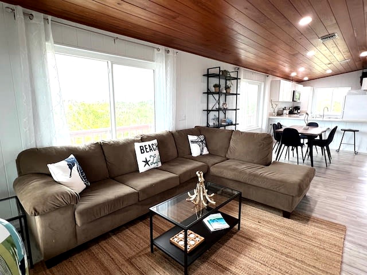 Cozy Cottage Overlooking the Beach and Gulf of Mexico for a Relaxing Getaway on Little Gasparilla Island, Florida