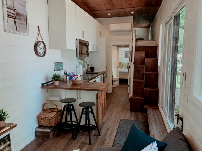 Tiny Houses (Canada, Petawawa, Ontario)