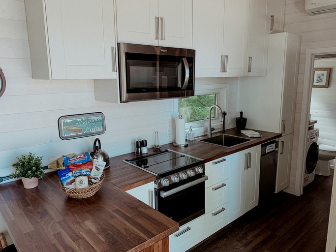 Tiny Houses (Canada, Petawawa, Ontario)