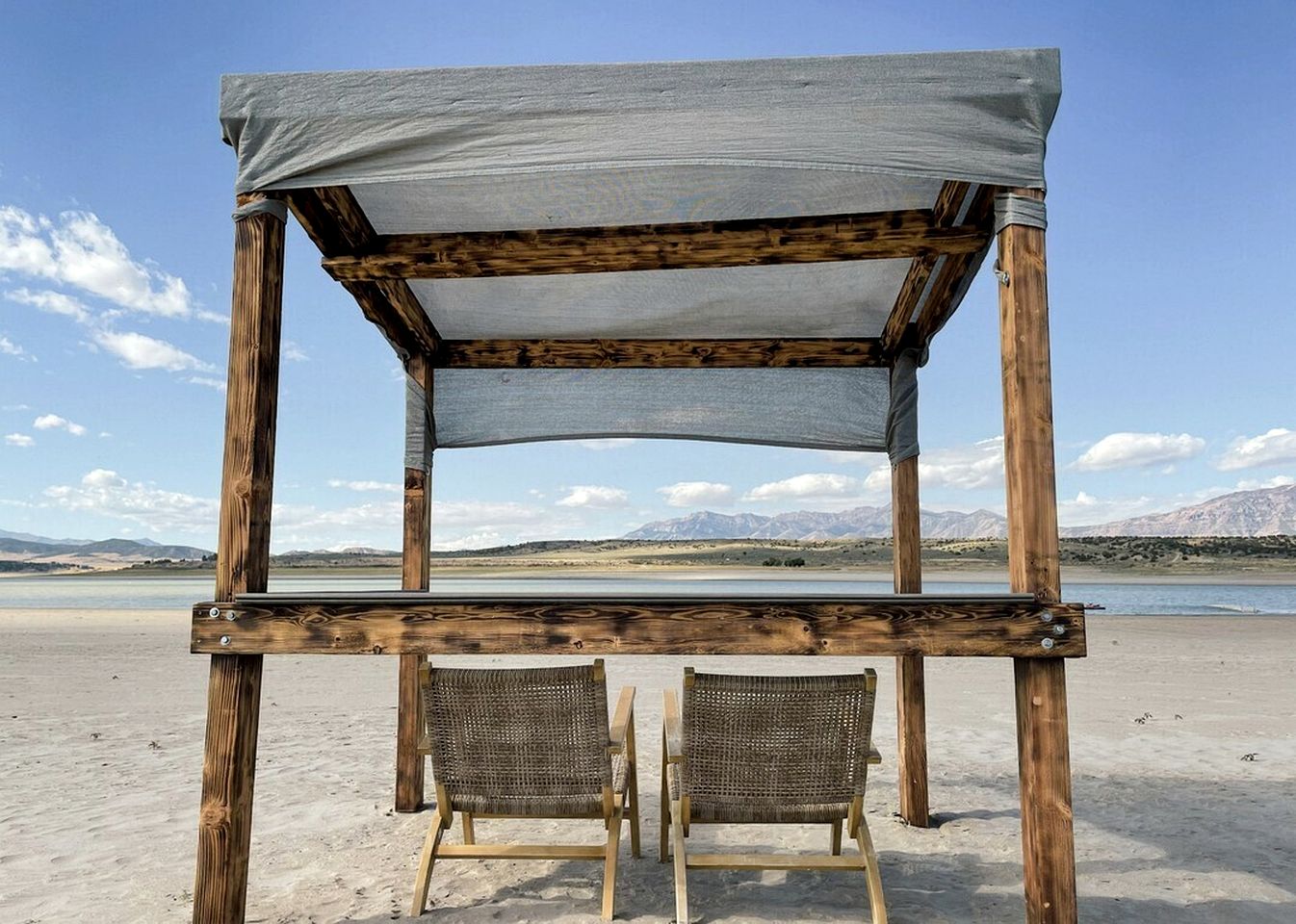 Unique Mirror Pod on the Shores of Yuba Lake for a Fantastic Couples Escape in Utah