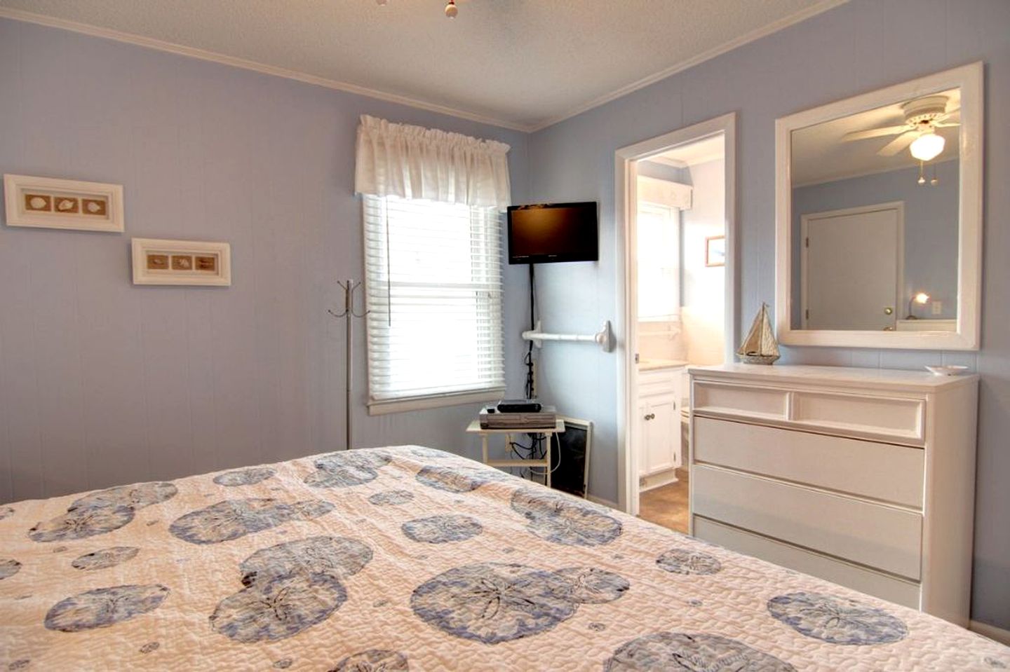 Family-Friendly Cottage with a Pool in Holden Beach, North Carolina