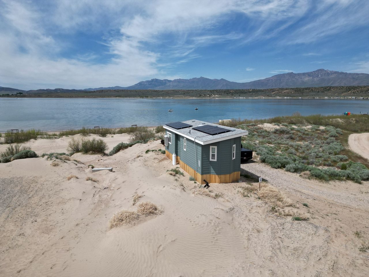 Gorgeous Tiny House on Yuba Lake for a Unforgettable Glamping Getaway in Utah