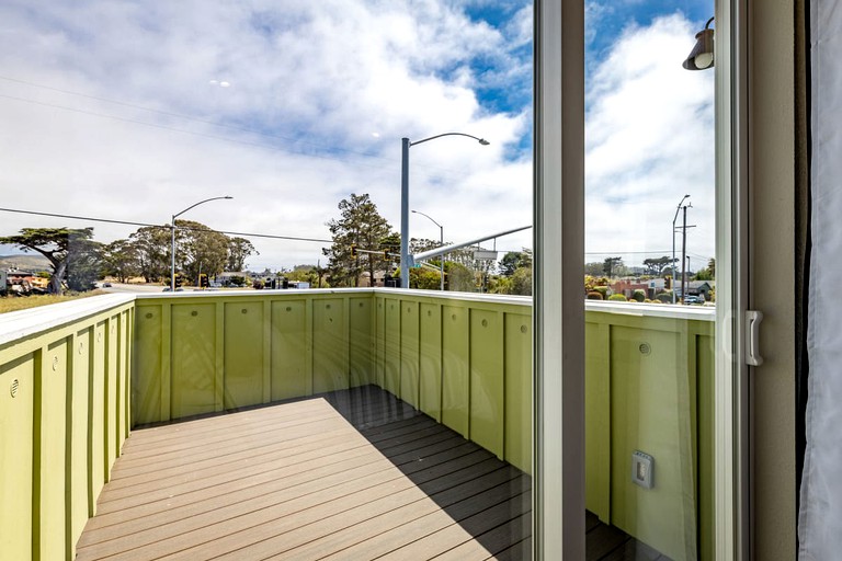 RU Beach Town Home Walk to Beaches, Downtown, Activities and so