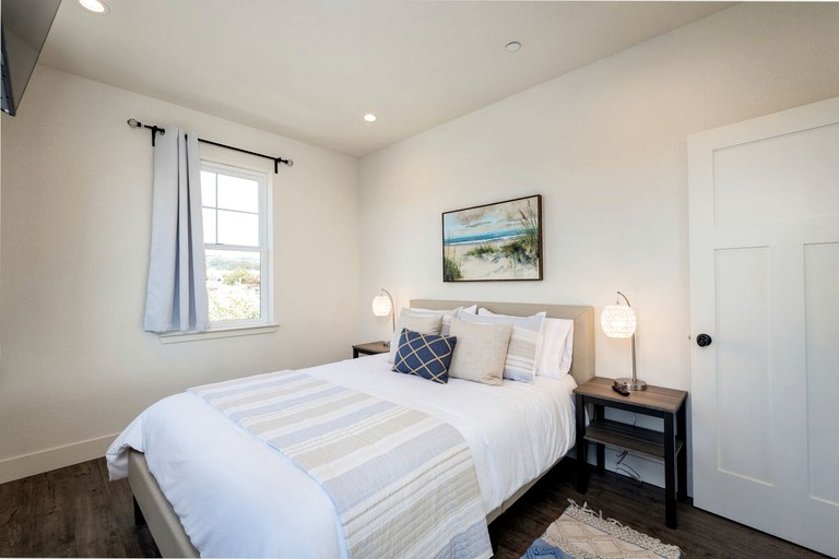 RU Beach Town Home Walk to Beaches, Downtown, Activities and so