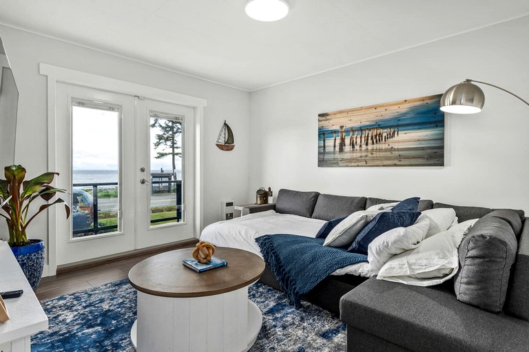 Cottages (Canada, Strathcona D (Oyster Bay-Bu*, British Columbia)