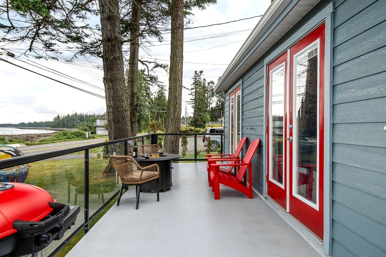 Cottages (Canada, Strathcona D (Oyster Bay-Bu*, British Columbia)