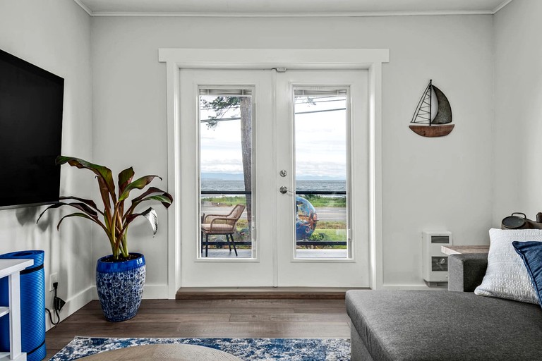 Cottages (Canada, Strathcona D (Oyster Bay-Bu*, British Columbia)