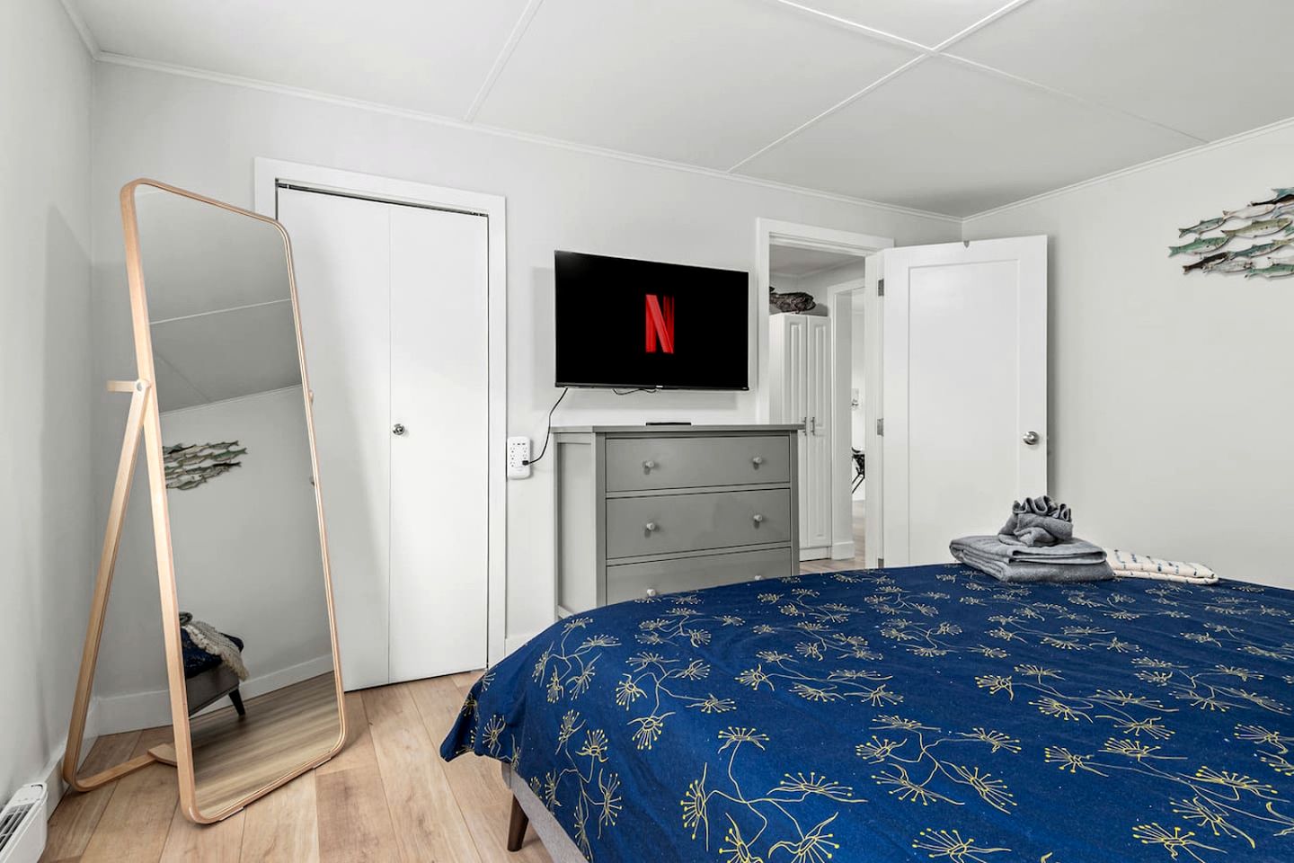 Luxury Beachfront Cottage with Arcade Room and Ocean Views near Campbell River, British Columbia