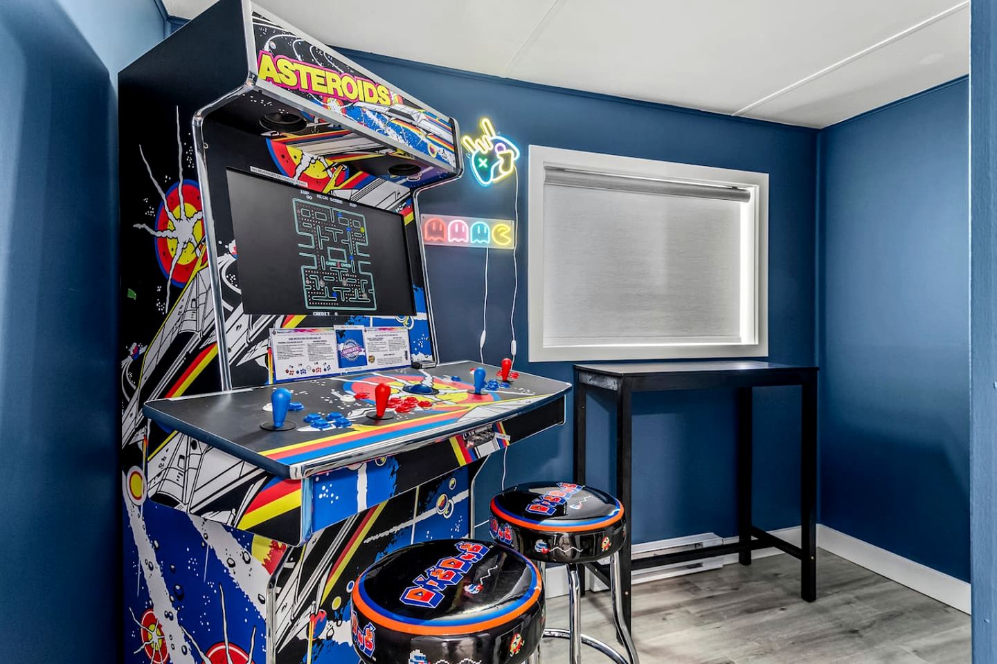 Luxury Beachfront Cottage with Arcade Room and Ocean Views near Campbell River, British Columbia