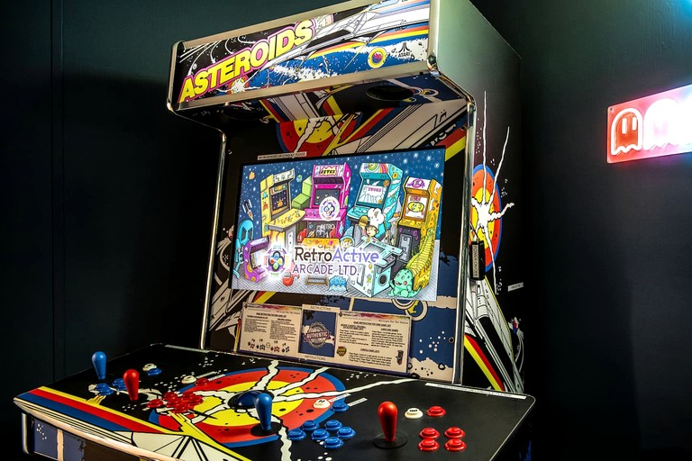 Cottages (Canada, Strathcona D (Oyster Bay-Bu*, British Columbia)