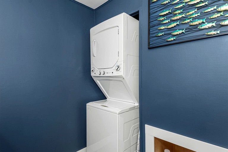 Cottages (Canada, Strathcona D (Oyster Bay-Bu*, British Columbia)