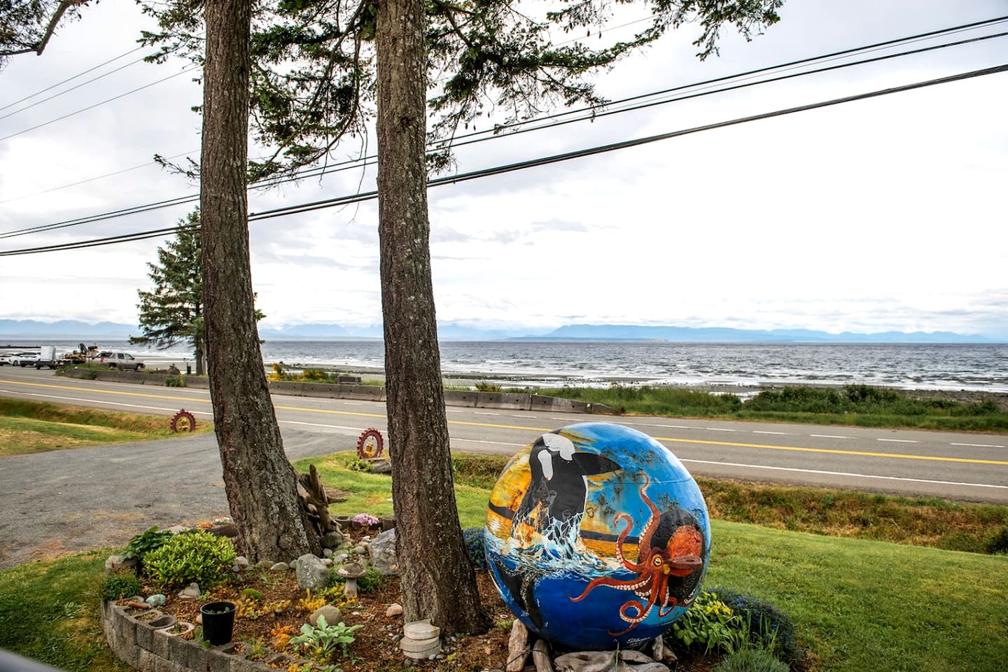 Luxury Beachfront Cottage with Arcade Room and Ocean Views near Campbell River, British Columbia