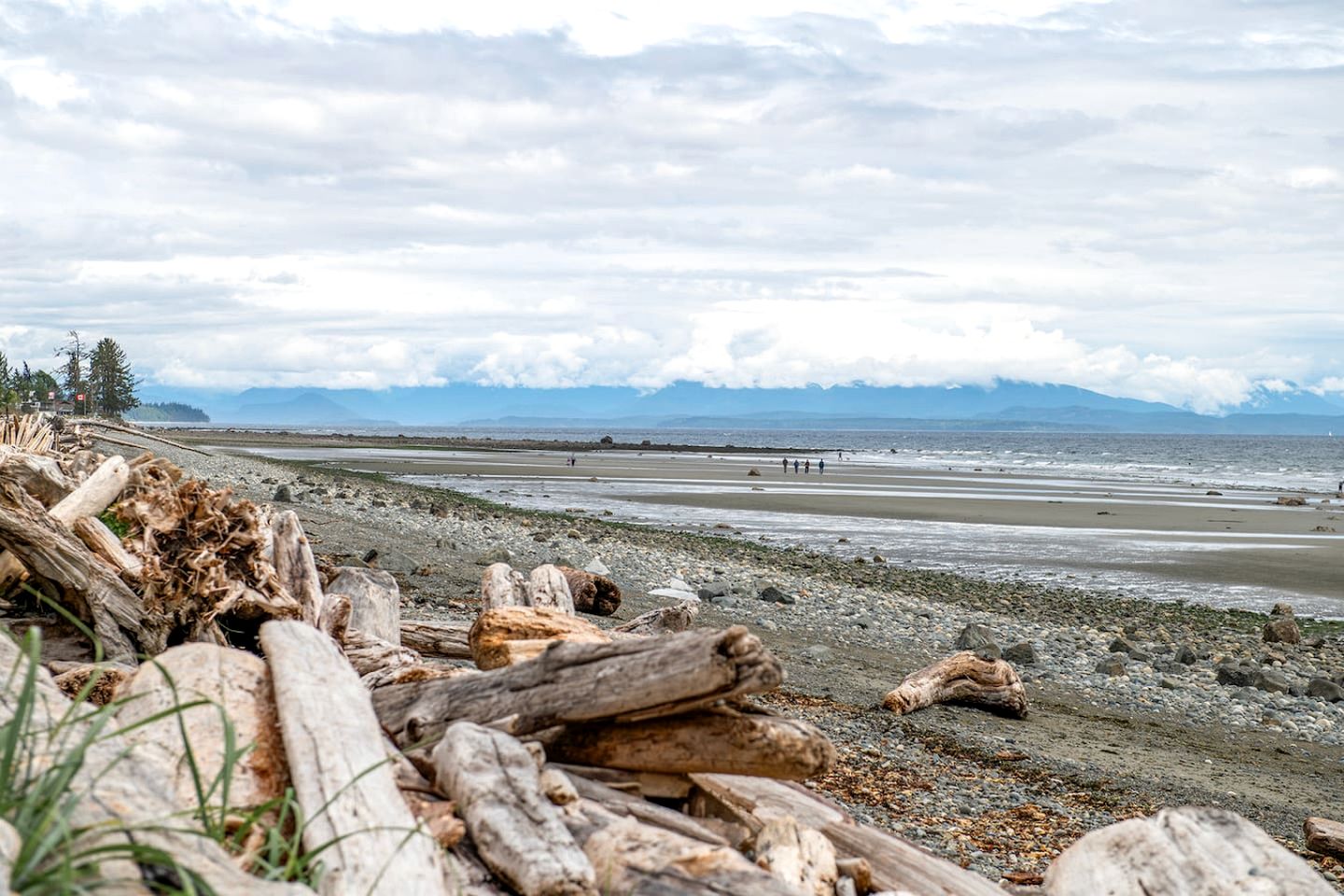 Luxury Beachfront Cottage with Arcade Room and Ocean Views near Campbell River, British Columbia