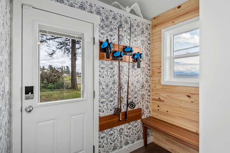 Cottages (Canada, Strathcona D (Oyster Bay-Bu*, British Columbia)