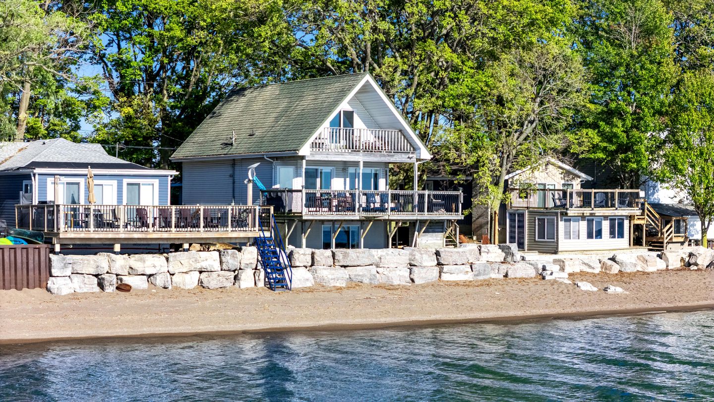 Cottages (Canada, Leamington, Ontario)