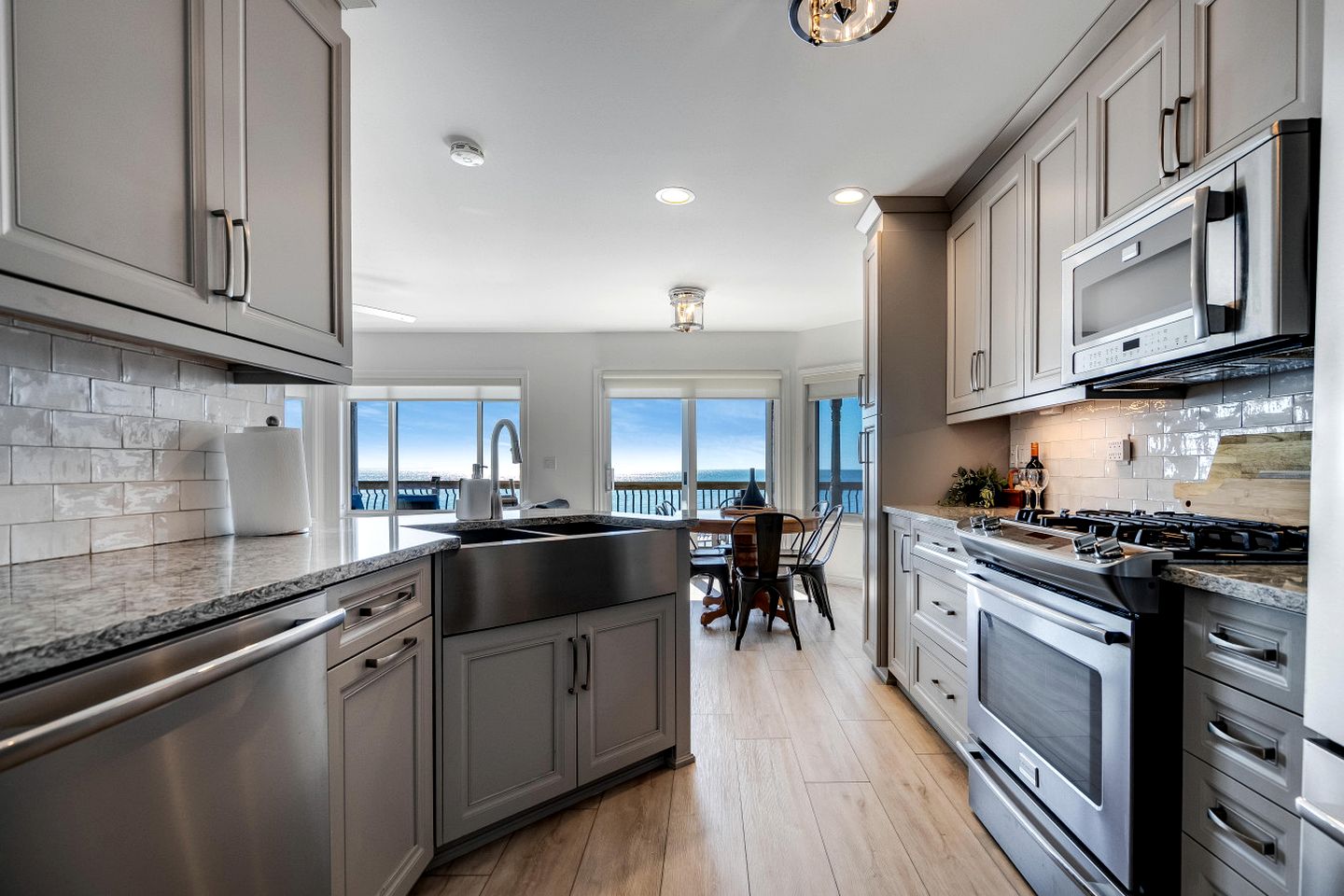 Beachfront Cottage with Stunning Sights in Leamington, Ontario