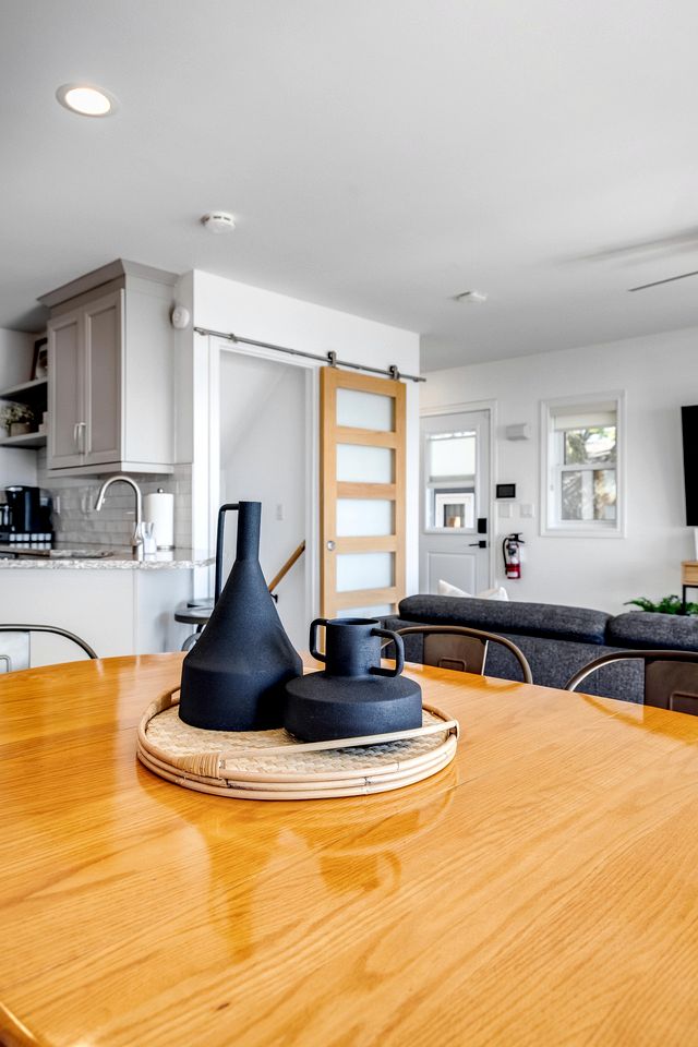 Beachfront Cottage with Stunning Sights in Leamington, Ontario