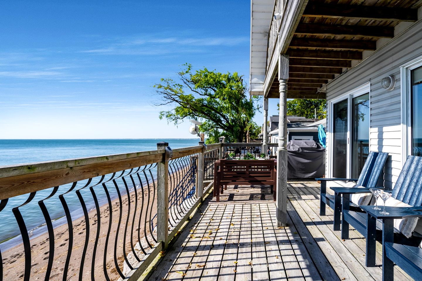 Beachfront Cottage with Stunning Sights in Leamington, Ontario