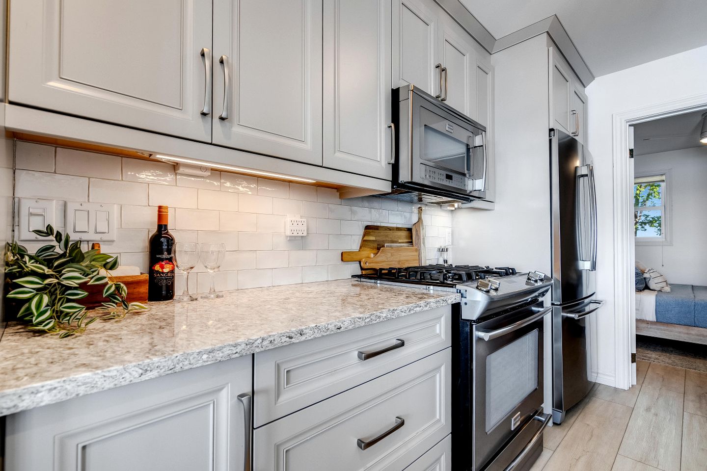 Beachfront Cottage with Stunning Sights in Leamington, Ontario