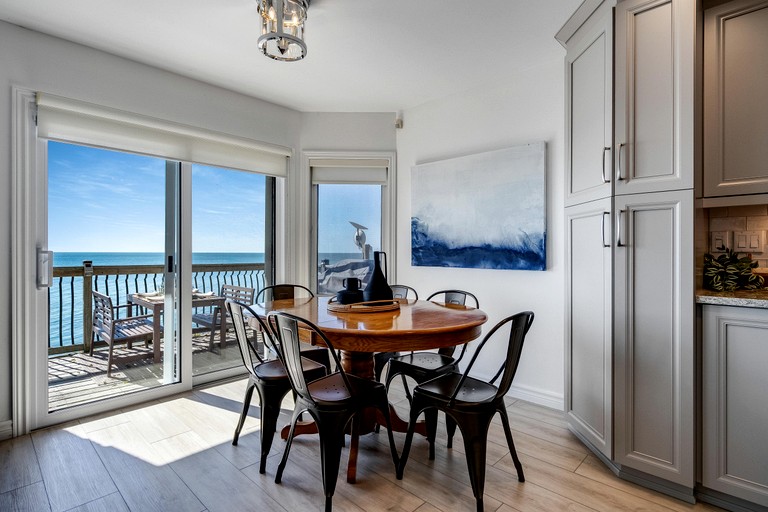 Cottages (Canada, Leamington, Ontario)