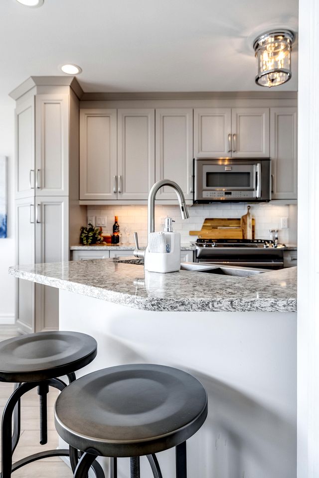 Beachfront Cottage with Stunning Sights in Leamington, Ontario