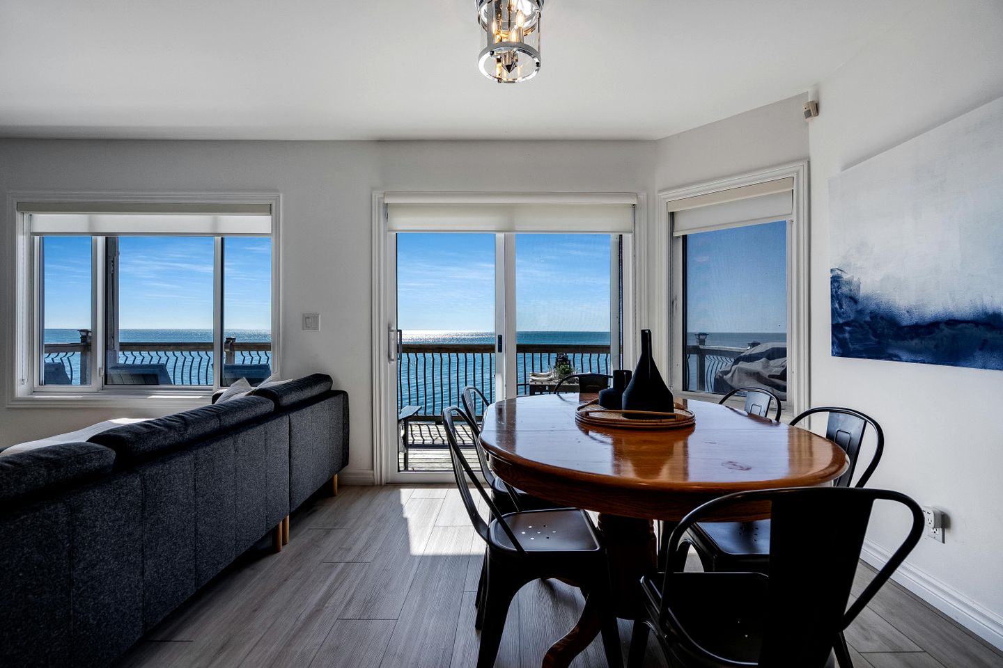 Beachfront Cottage with Stunning Sights in Leamington, Ontario