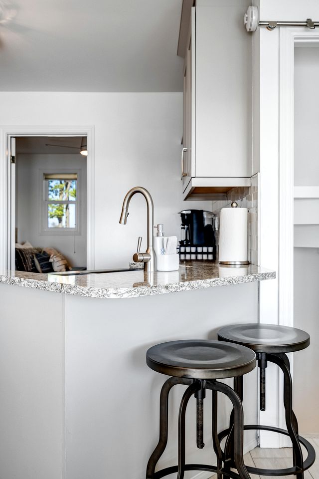 Beachfront Cottage with Stunning Sights in Leamington, Ontario